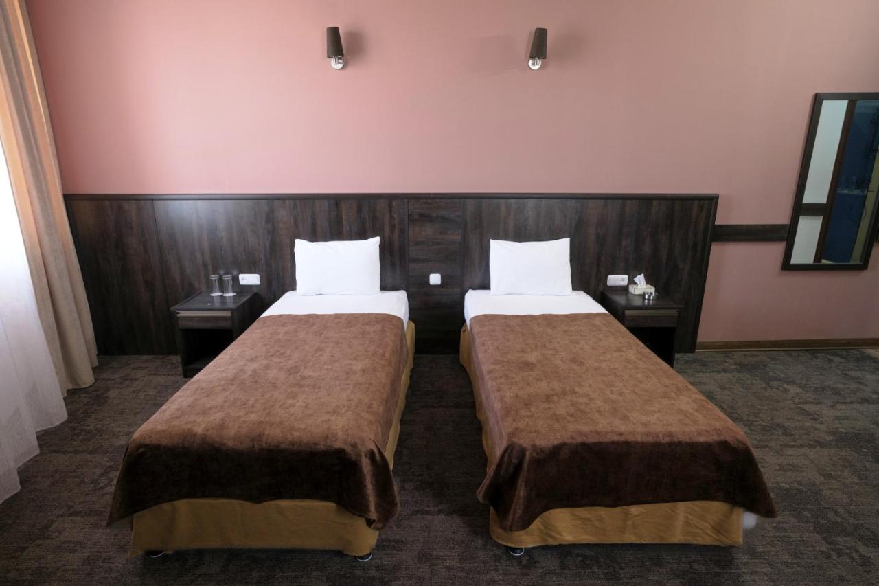 יירבאן Regineh Hotel מראה חיצוני תמונה