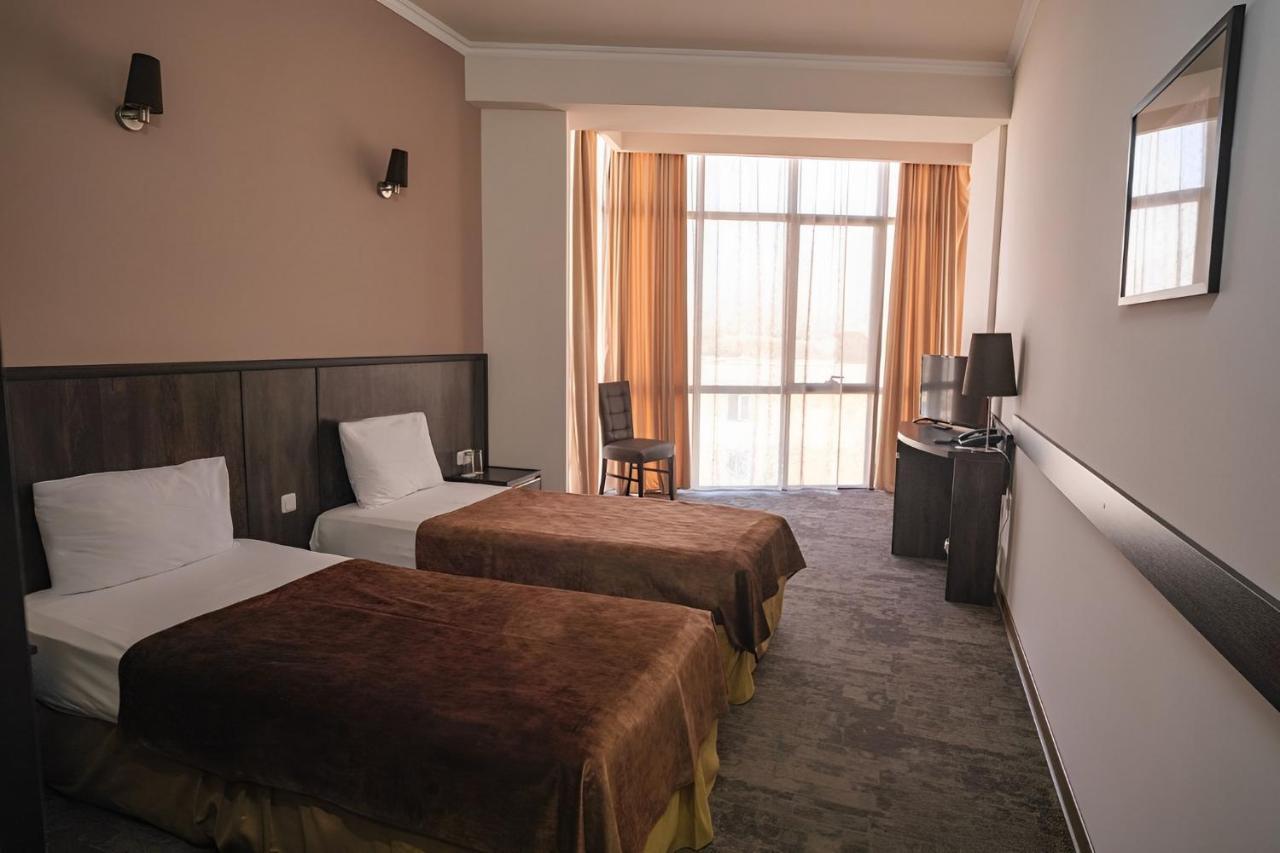יירבאן Regineh Hotel מראה חיצוני תמונה