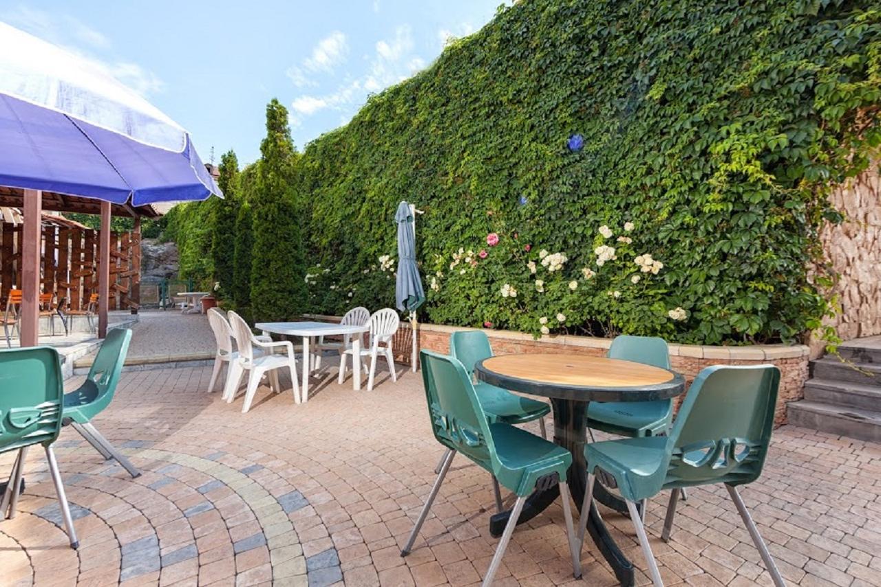 יירבאן Regineh Hotel מראה חיצוני תמונה